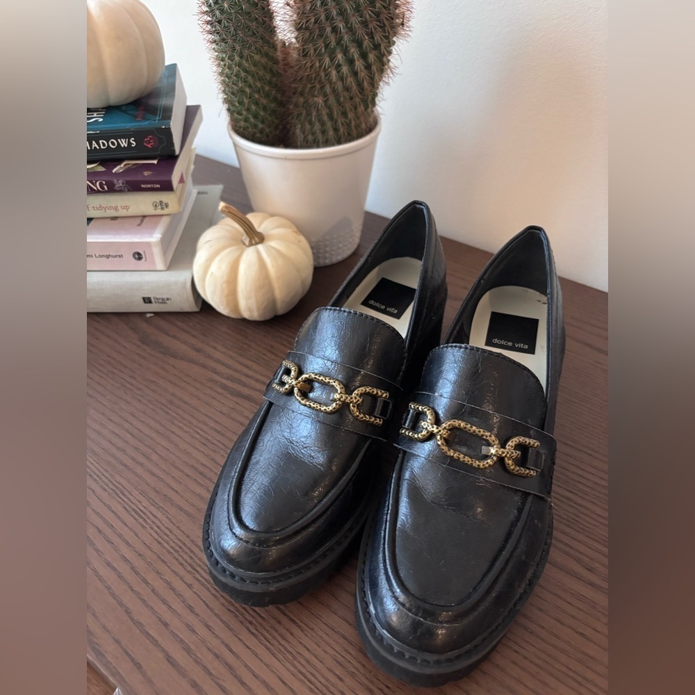 Dolce Vita Black Loafers Gold Chain - Picture 2 of 8